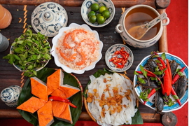 Bánh cuốn Thanh Trì – Còn cha mẹ, còn những bữa sáng để thương