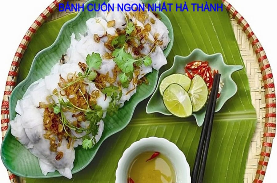 Bánh cuốn ăn kèm rau sống